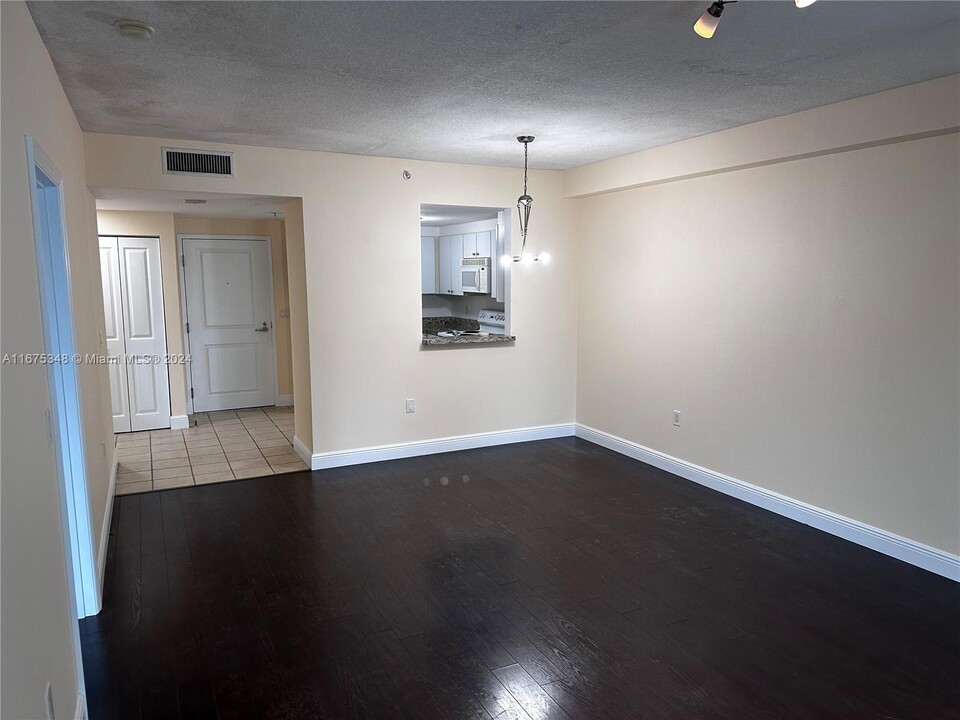 1250 S Miami Ave, Unit 1912 in Miami, FL - Building Photo