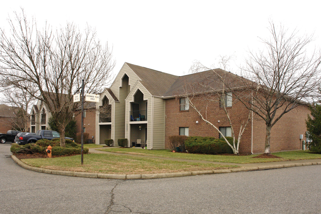 Greenwood Place Apartments in Louisville, KY - Foto de edificio