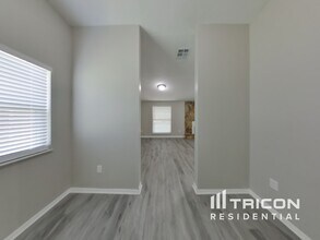 3183 Bee St E in Orange Park, FL - Building Photo - Building Photo