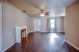 2416 32nd St in Lubbock, TX - Building Photo - Building Photo