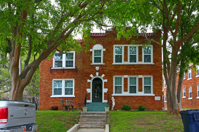 1910-1912 N Brauer Ave