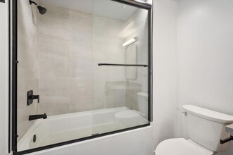 IM 21 in Los Angeles, CA - Building Photo - Building Photo