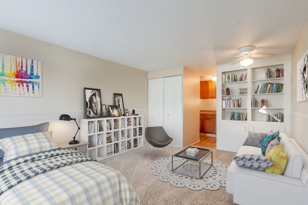 Country Square Villas and Candlewood One Apartments in Tampa, FL