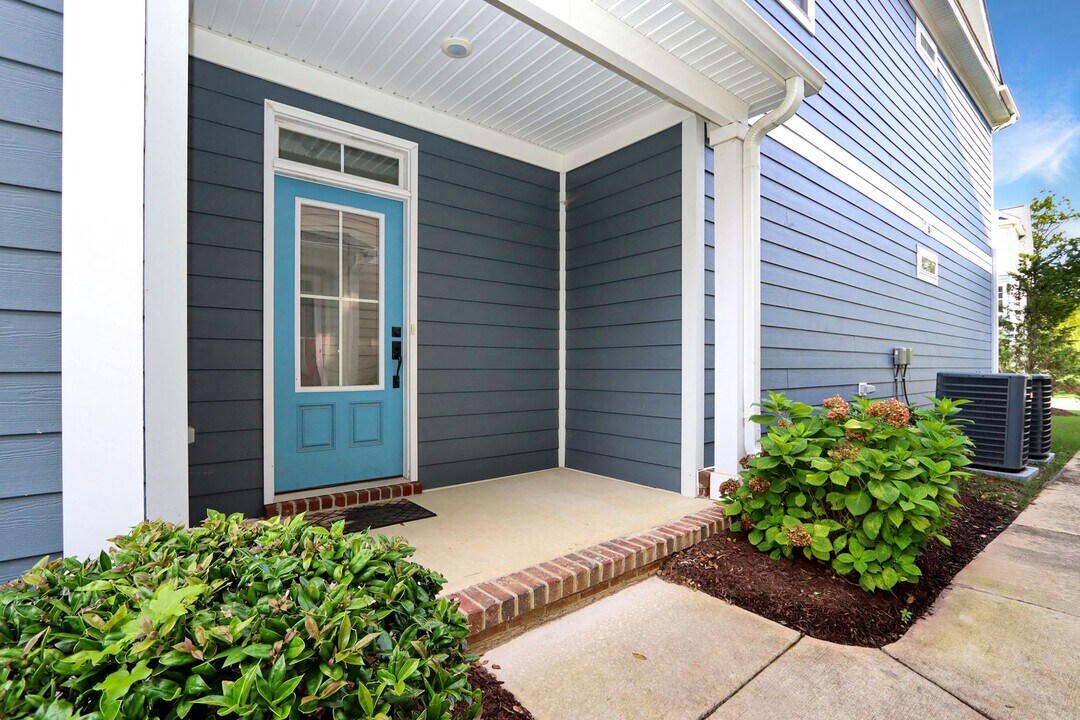 119 Mainsail Loop in Yorktown, VA - Foto de edificio