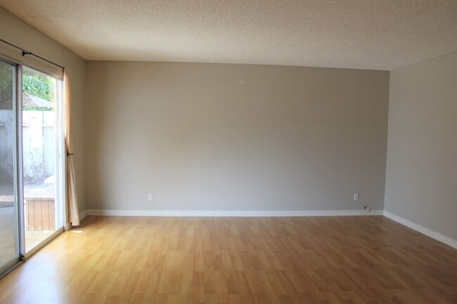 2593-2595 Bayshore Ave in Ventura, CA - Building Photo - Building Photo