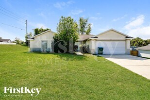 1905 Eden Dr in Deltona, FL - Building Photo