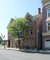 445 Warren St in Hudson, NY - Foto de edificio - Building Photo