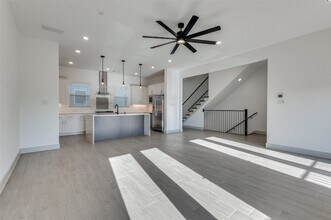 2609 La Altura Ln in Dallas, TX - Foto de edificio - Building Photo