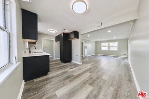 582 Venice Blvd. in Los Angeles, CA - Building Photo