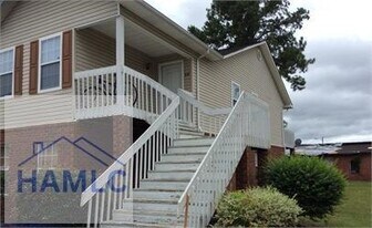 214 Magnolia Plantation Ct in Hinesville, GA - Building Photo