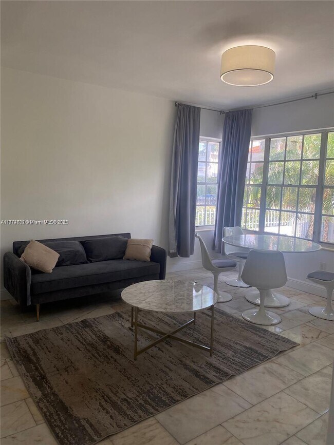 1526 Pennsylvania Ave in Miami Beach, FL - Building Photo - Building Photo