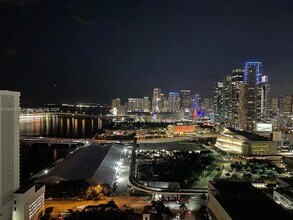 1717 N Bayshore Dr, Unit A-2553 in Miami, FL - Foto de edificio - Building Photo