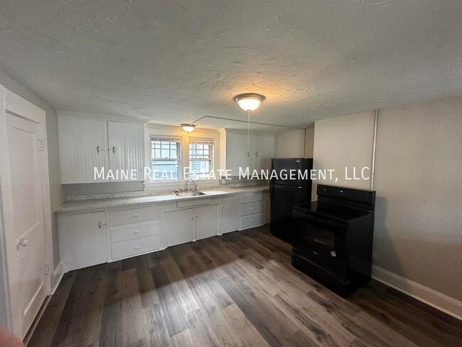 200 Center St