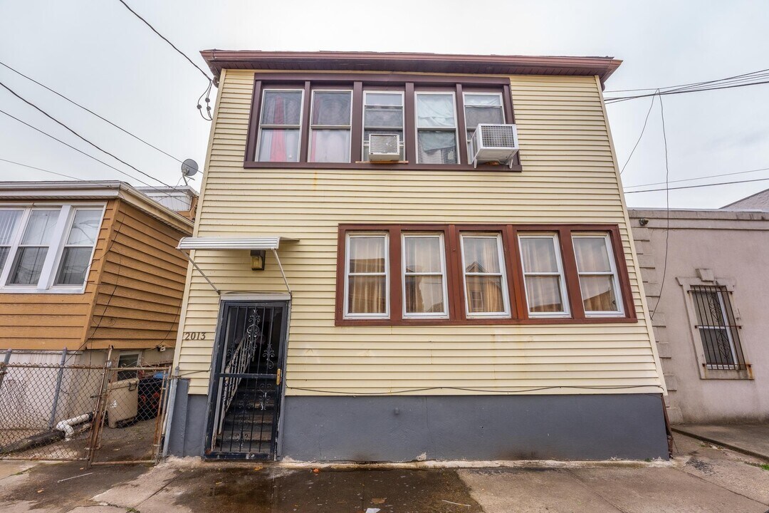 2013 41st St in North Bergen, NJ - Building Photo