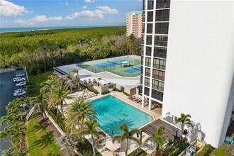 5601 Turtle Bay Dr in Naples, FL - Building Photo - Building Photo