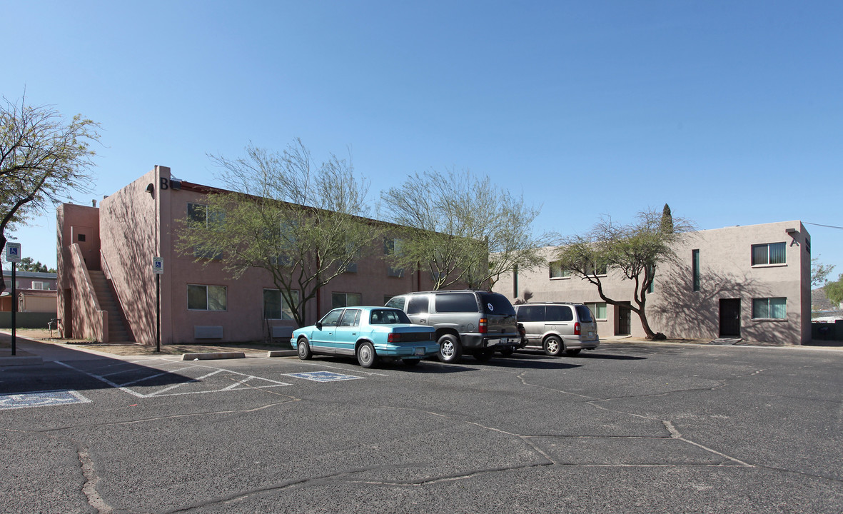 Fry Apartments in Tucson, AZ - Building Photo