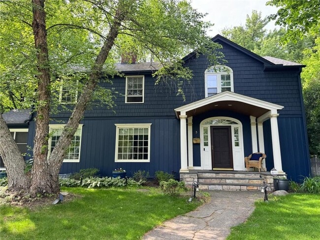 property at 3 Edina Ct