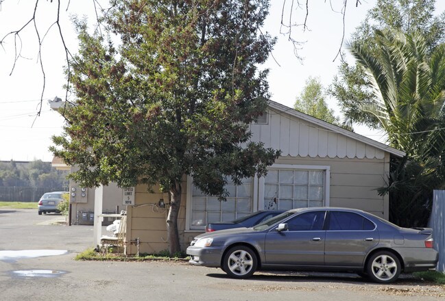 29517-29529 Dixon St in Hayward, CA - Building Photo - Building Photo