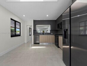 252 E 36th St in Hialeah, FL - Building Photo - Building Photo