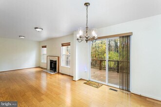 14 Tivoli Lake Ct in Silver Spring, MD - Building Photo - Building Photo