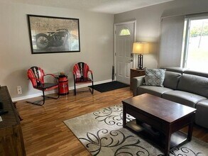 1 James Pl in Bloomington, IL - Building Photo - Building Photo