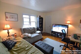 19 Beechcroft St, Unit 4 in Boston, MA - Foto de edificio - Building Photo