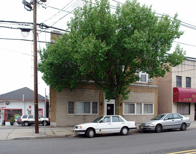 159 Ridge Rd in Lyndhurst, NJ - Building Photo - Building Photo