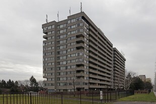 1300 Mississauga Valley Blvd in Mississauga, ON - Building Photo