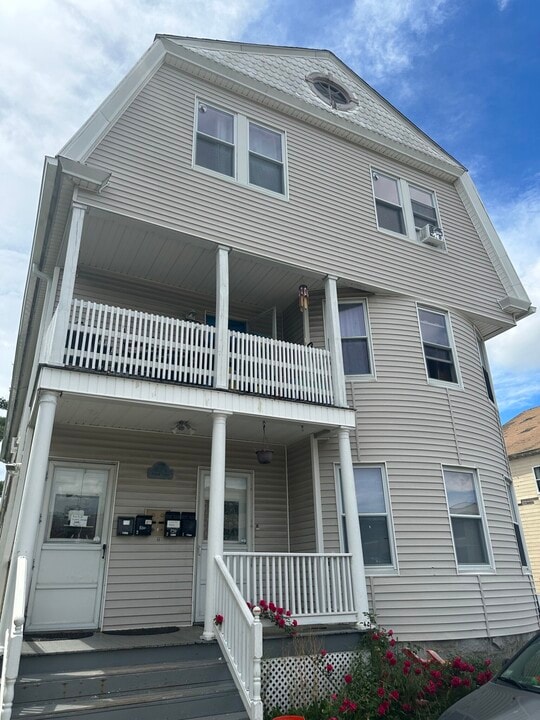 90 Vernon St, Unit 1 in Worcester, MA - Building Photo