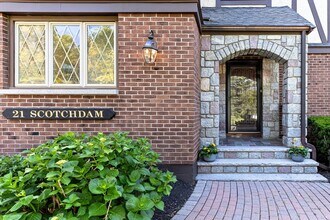 21 Scotch Dam Rd in Easton, MA - Foto de edificio - Building Photo