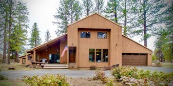 15821 Kittyhawk Ln in Sisters, OR - Building Photo