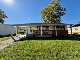 11090 Alan Shepard Dr in Maryland Heights, MO - Building Photo