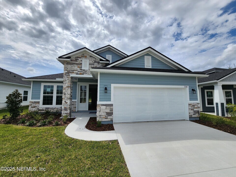 2144 Log Flue Ln in Middleburg, FL - Building Photo