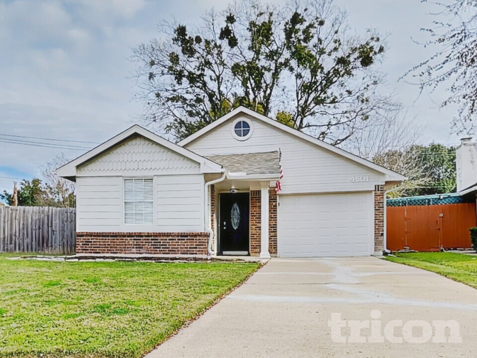 4601 Greenwood Dr in Rosenberg, TX - Foto de edificio