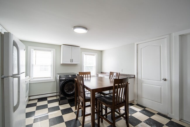 36 Farm St in Troy, NY - Building Photo - Building Photo