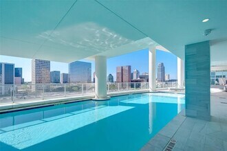 4521 San Felipe St in Houston, TX - Foto de edificio - Building Photo