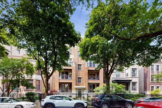 property at 710 W Aldine Ave