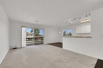 2373 Wooster Cir in Las Vegas, NV - Building Photo - Building Photo