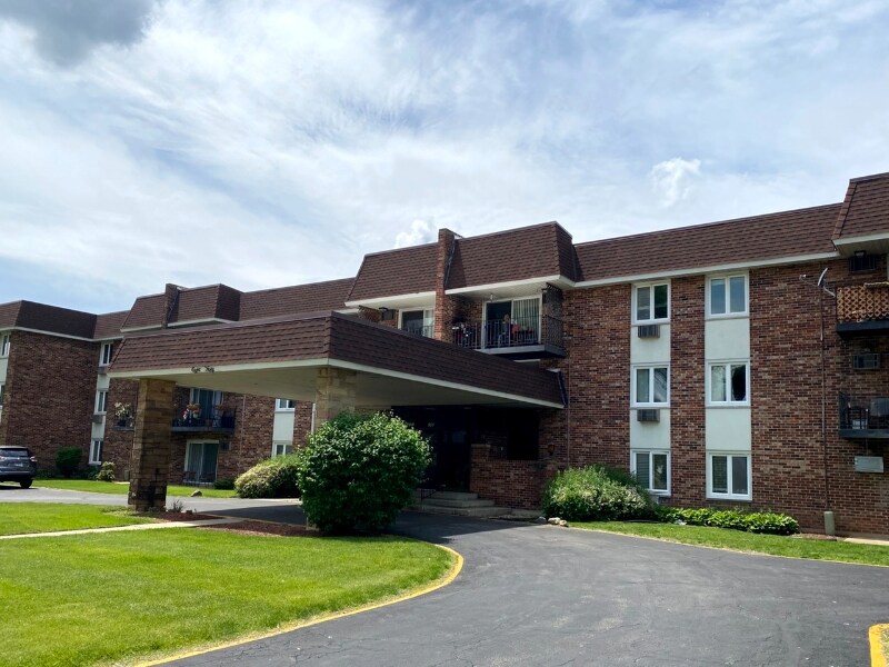850 S Lorraine Rd in Wheaton, IL - Building Photo