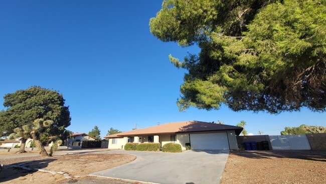 13447 Shawnee Rd in Apple Valley, CA - Building Photo - Building Photo