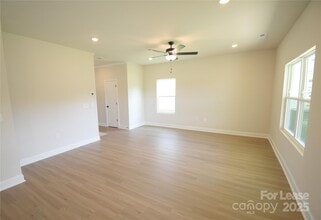 3519 Narrow Ln in Charlotte, NC - Building Photo - Building Photo