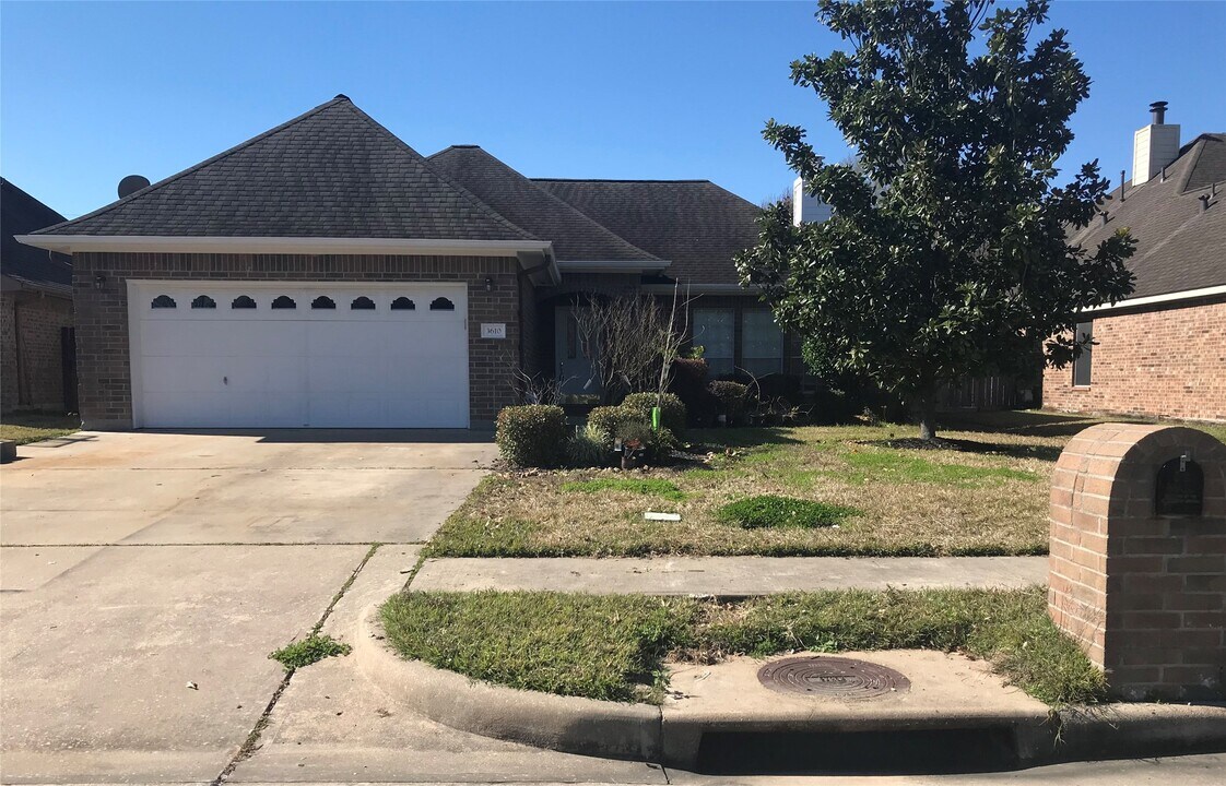 3610 Chandler Ln in Deer Park, TX - Building Photo