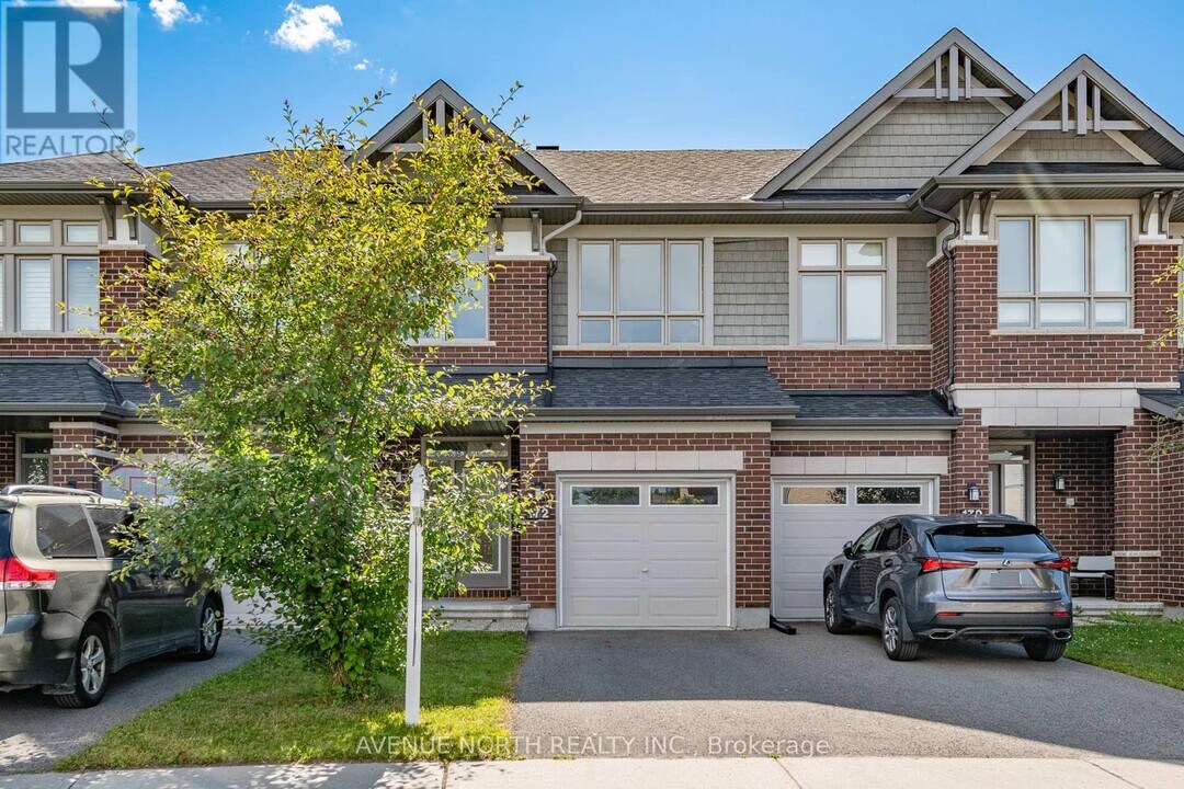 172 Larimar Cir in Ottawa, ON - Building Photo