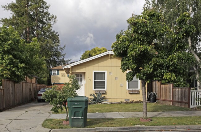 1148 St. Francis St in Redwood City, CA - Foto de edificio - Building Photo
