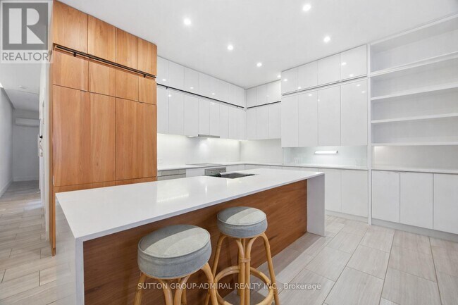 property at 1024 Queen St W