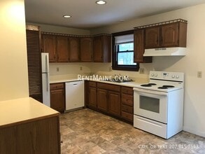 33 Burleigh Rd in Bangor, ME - Building Photo - Building Photo