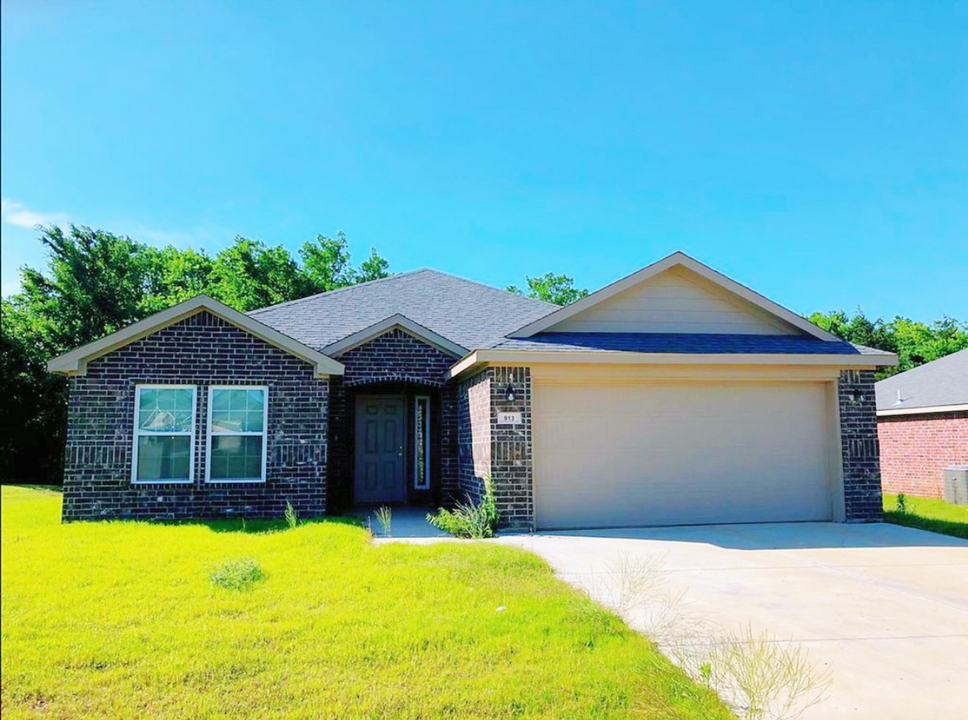 913 Panther Lookout in Calera, OK - Building Photo