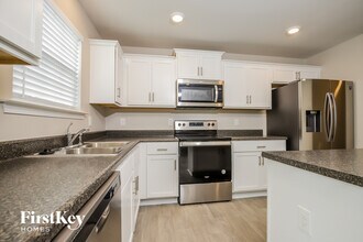 2043 Longshadow St in Rural Hall, NC - Building Photo - Building Photo