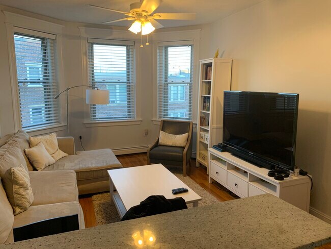 1665 Commonwealth Ave in Boston, MA - Building Photo - Building Photo
