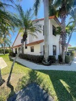 13501 Fountain View Blvd in Wellington, FL - Building Photo